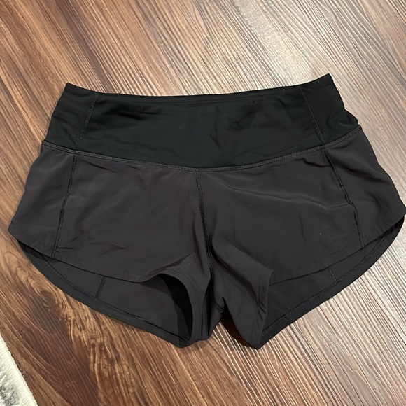 Lululemon black shorts size 0 - Picture 2 of 3